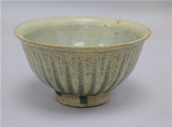 A Chinese Song dynasty Celadon crackle glaze bowl